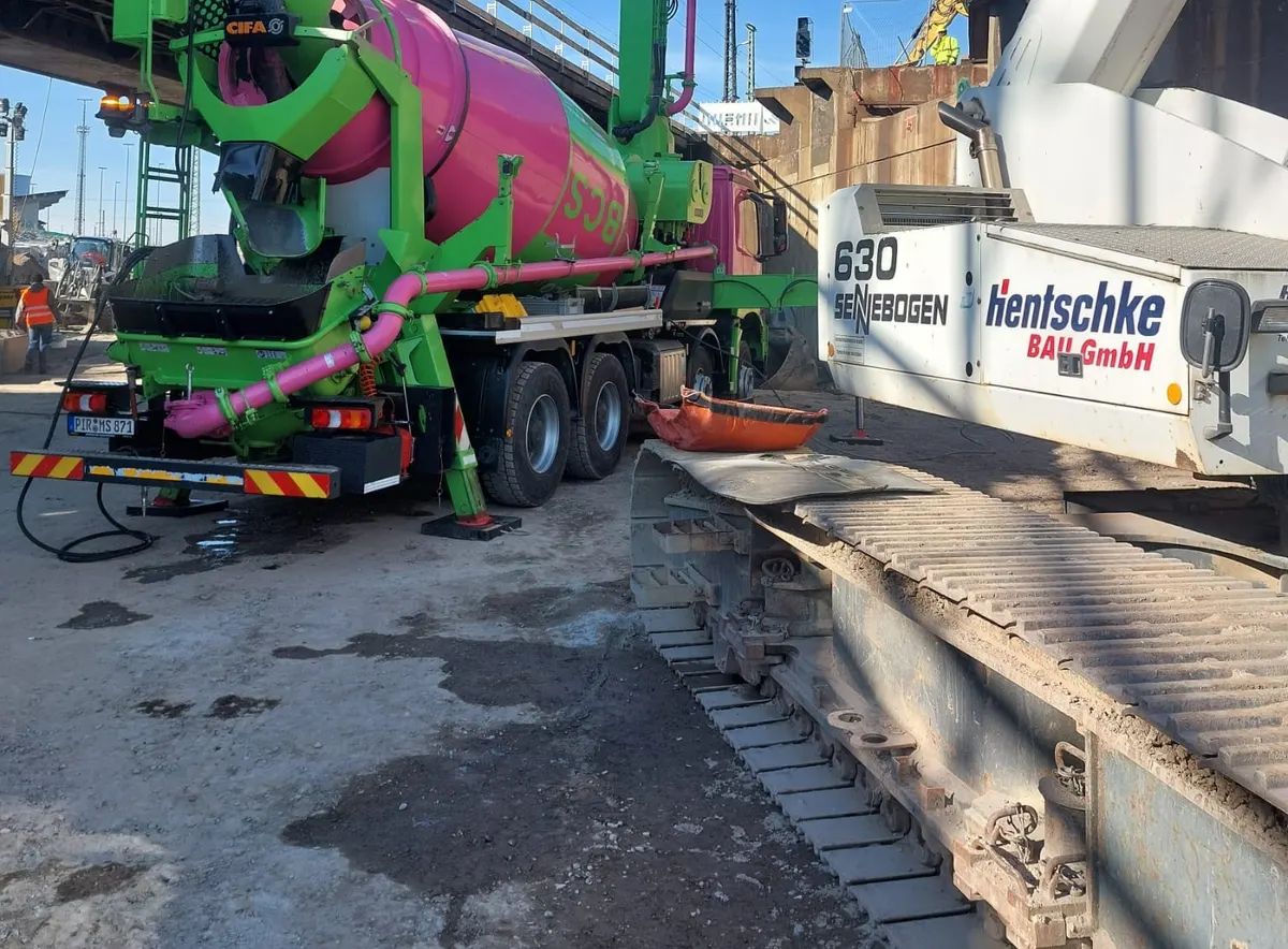 Eisenbahnbrücke – Bauwerk und Unterführung